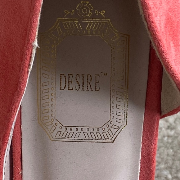 EUC, Faux Suede Heels in Coral, Size 8.5 - Picture 4 of 9